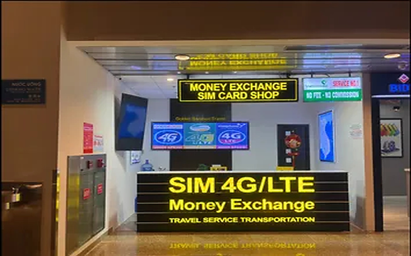 機場內SIM4GLTE上網卡與換匯服務櫃台