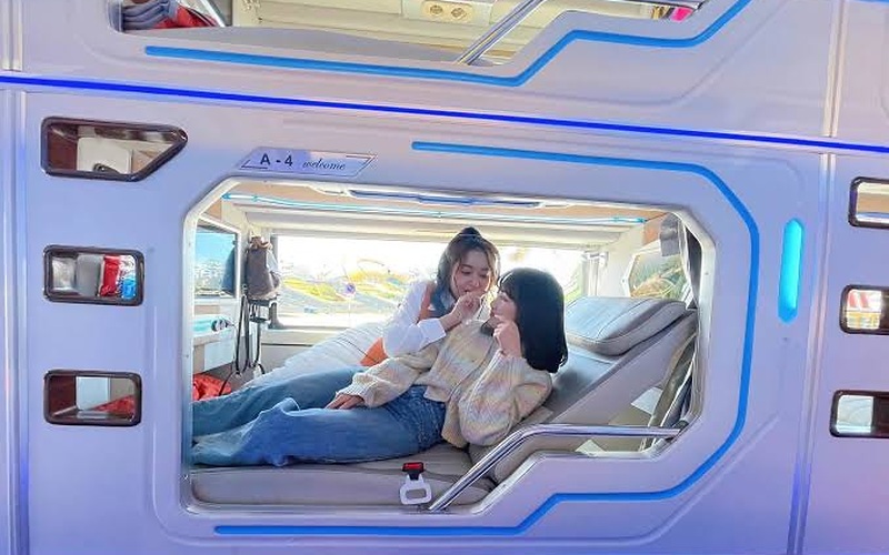 遊客乘坐從胡志明市到芽莊的高檔臥舖巴士旅行的照片