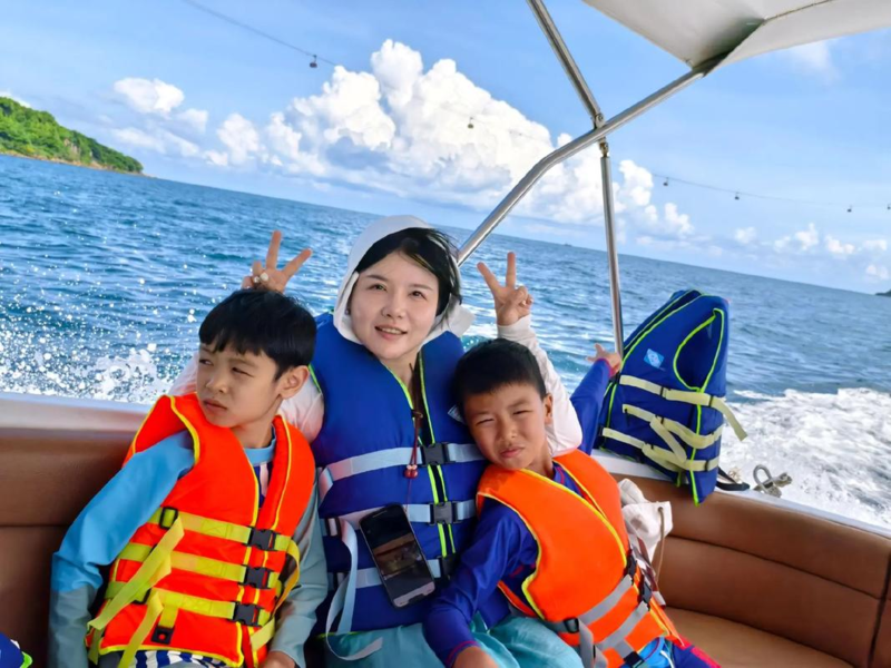 芽莊適合安排多元親子活動，富國島則更適合以海灘、泳池和 Resort 為主的輕鬆度假方式 