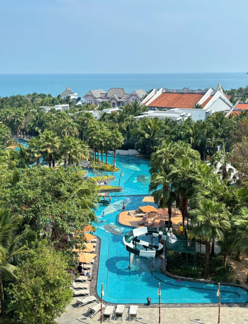 富國島以五星級 Resort 聞名，從住宿、泳池到餐飲與休閒設施一應俱全，適合享受完整的海島度假體驗。 