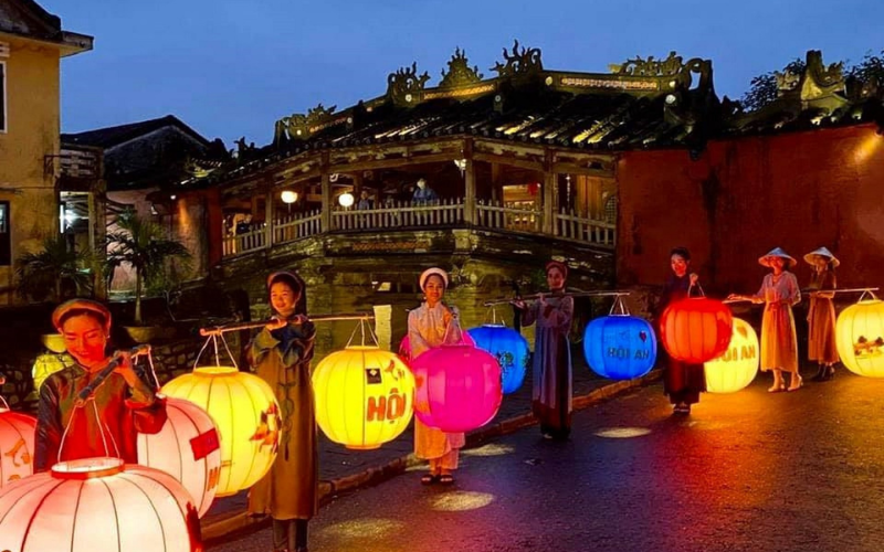 你應該參加寶塔的夜間點燈活動