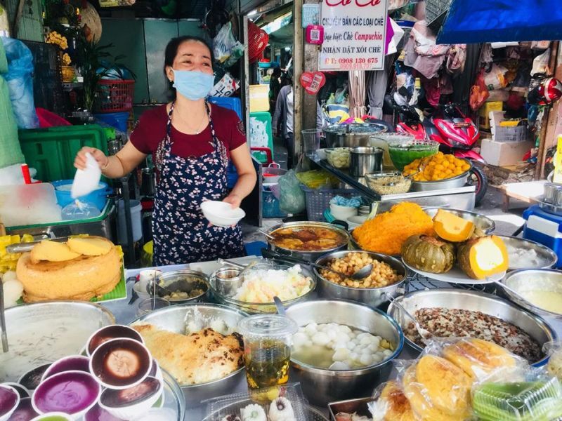 配料豐富的柬埔寨甜品,融合榴槤、椰奶與棕櫚果等東南亞特色風味。