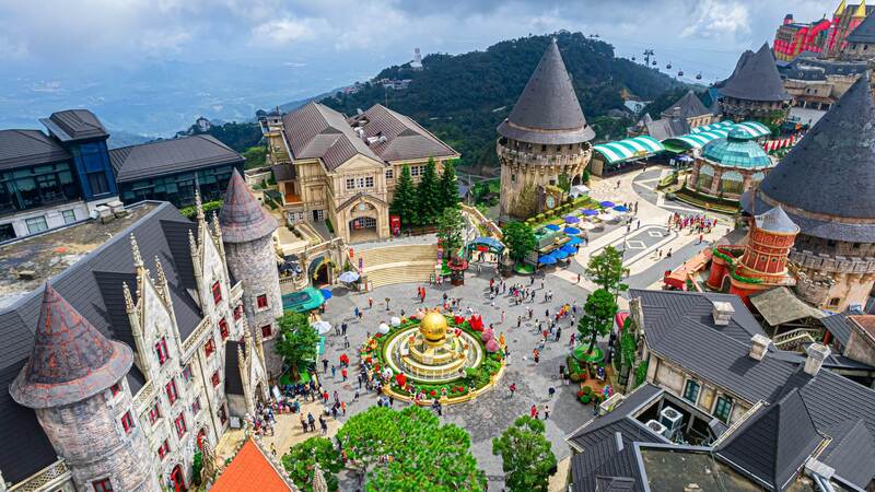 如果是第一次來越南旅遊，或與長輩、幼童同行，選擇跟團旅遊會更加方便 